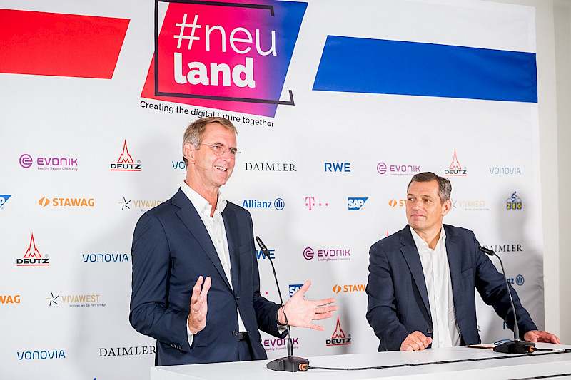 2021: Günther Schuh with Michael Mronz at the #neuland press conference